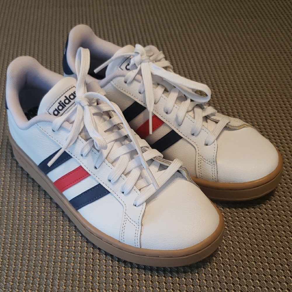 Adidas size 7 White and Blue Classic Leather Sneakers for men